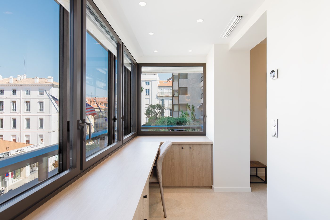 Bureau sur mesure — Cannes